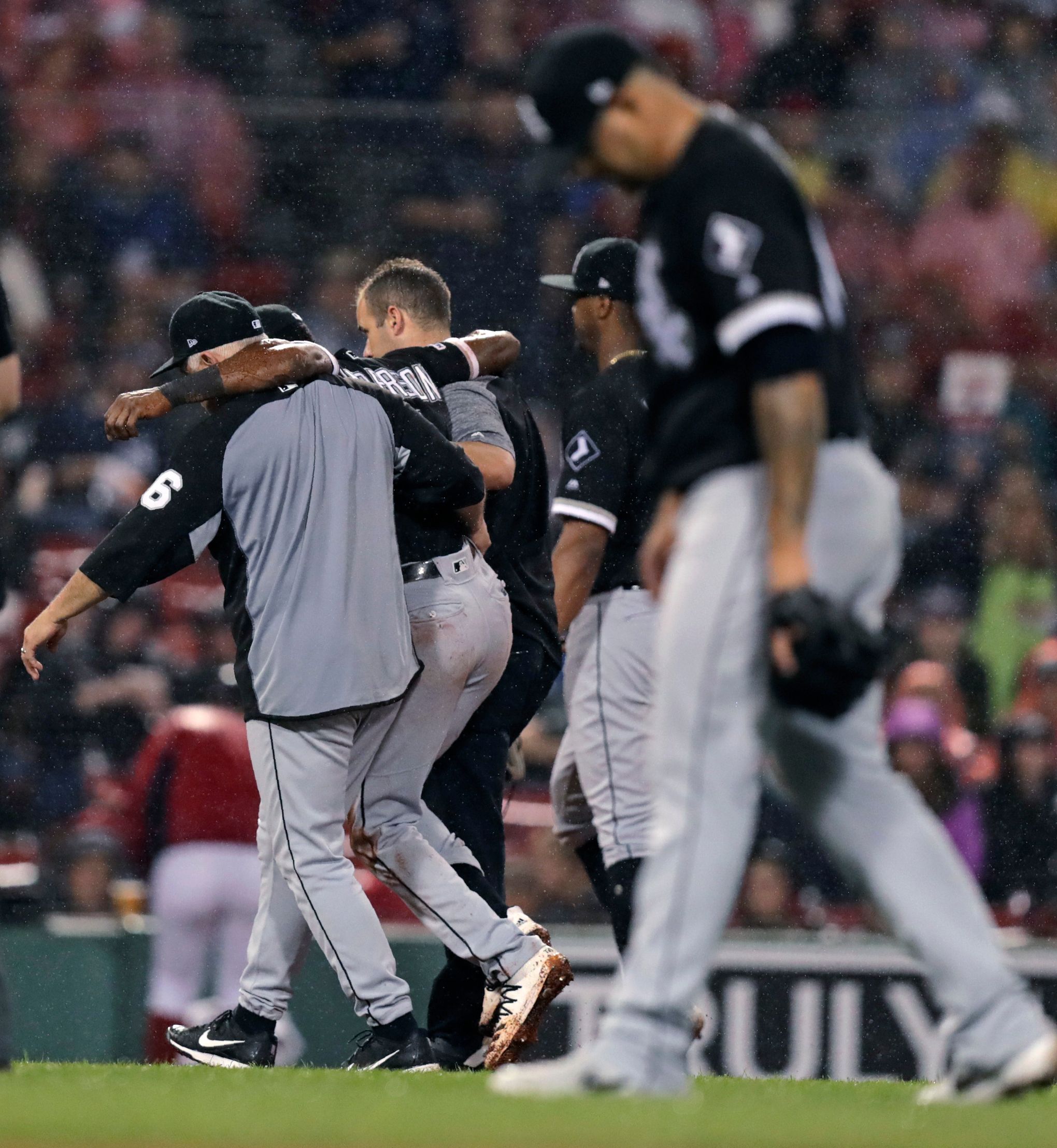 Tim Anderson exits White Sox game with injury