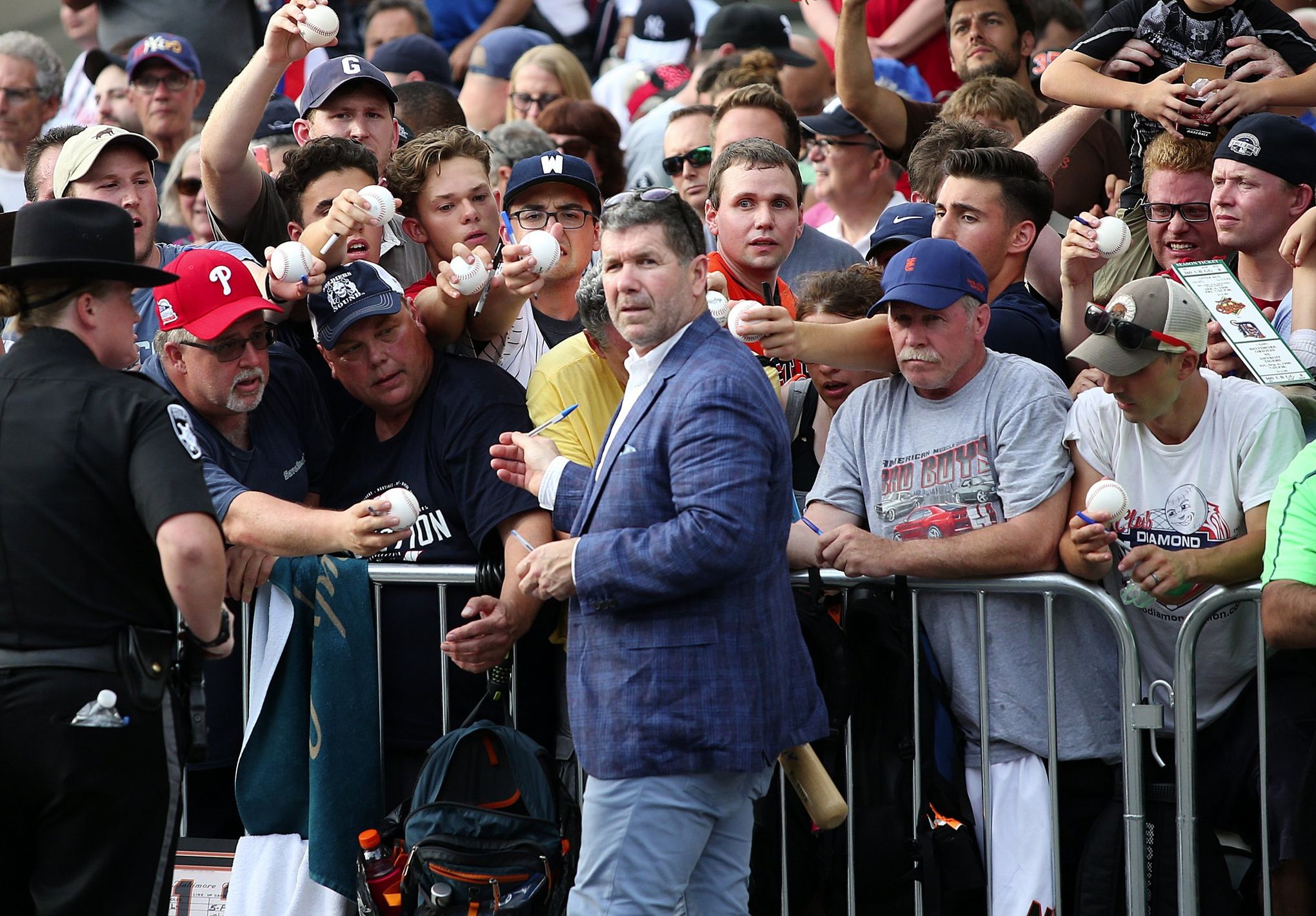 Edgar Martinez gaining ground ahead of Hall of Fame announcement, Mariners