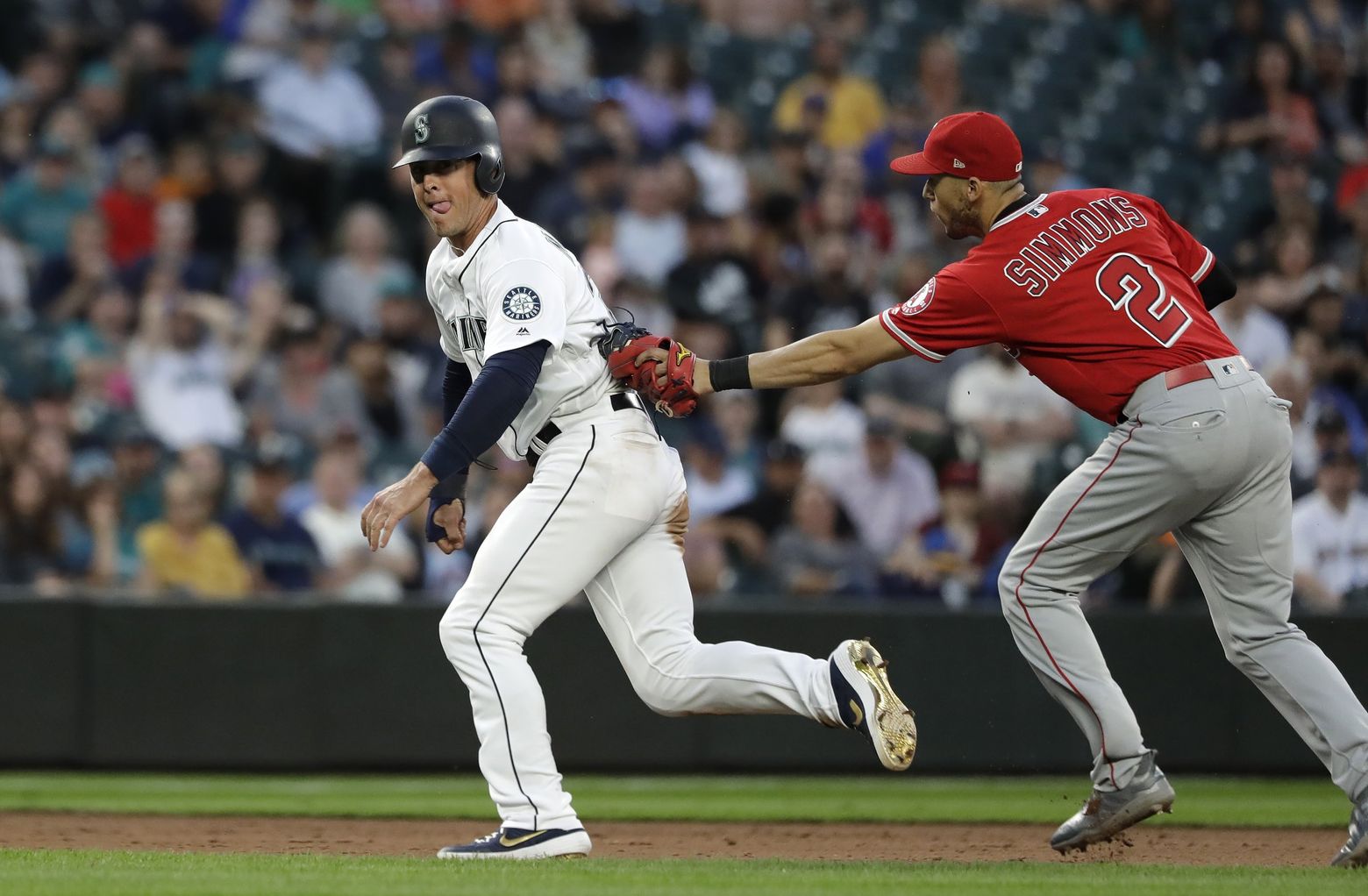 Angels can't capitalize on late chances in loss to Mariners - Los