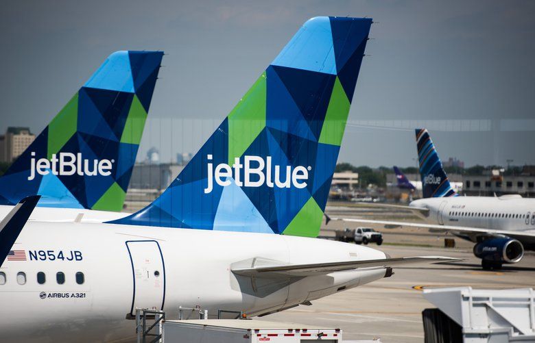 A JetBlue Airways Corp. Airbus A321 plane sits at a gate outside of Terminal 5 at John F. Kennedy International Airport (JFK) in New York, U.S., on Wednesday, July 12, 2017. Jetblue Airways Corp. is scheduled to release earnings figures on July 25. Photographer: Mark Kauzlarich/Bloomberg 775011790