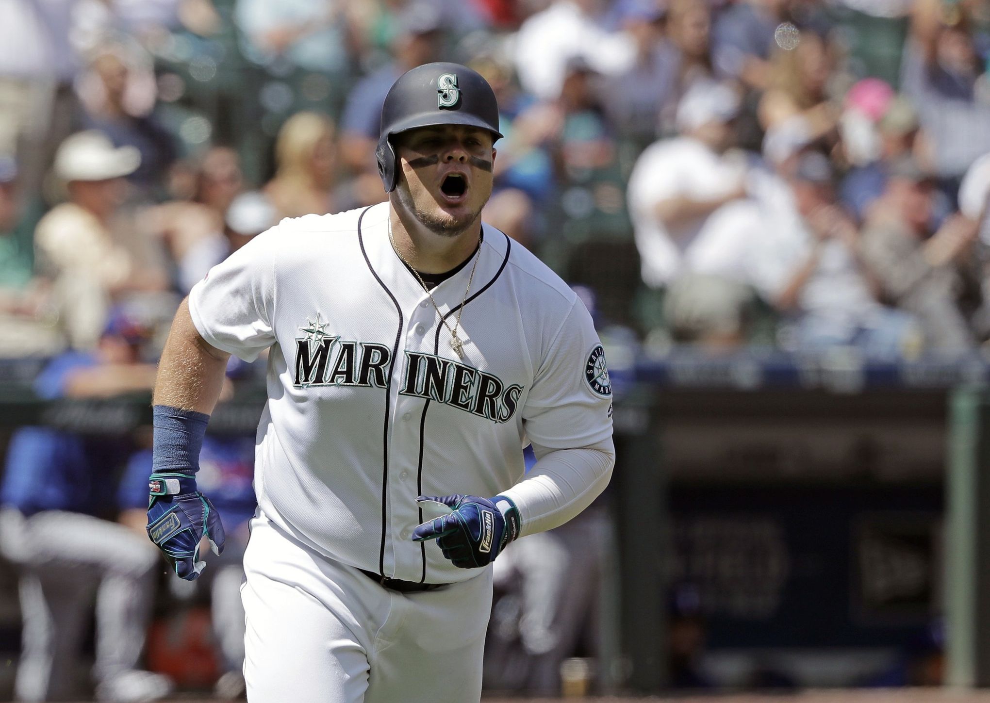 Dinger-hitting All-Star Daniel Vogelbach gives Mariners fans a reason to  watch in the 'step-back' season