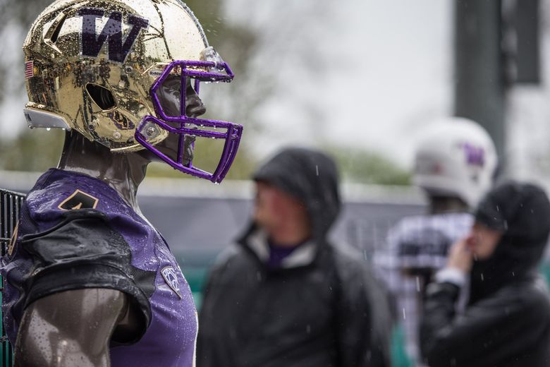 VIDEO: Washington Huskies Unveil New Uniforms With Textured Helmet