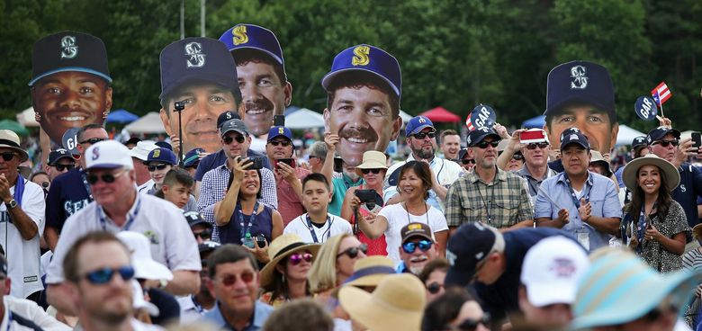 Seattle superfan gives it her all to get Edgar Martinez into the
