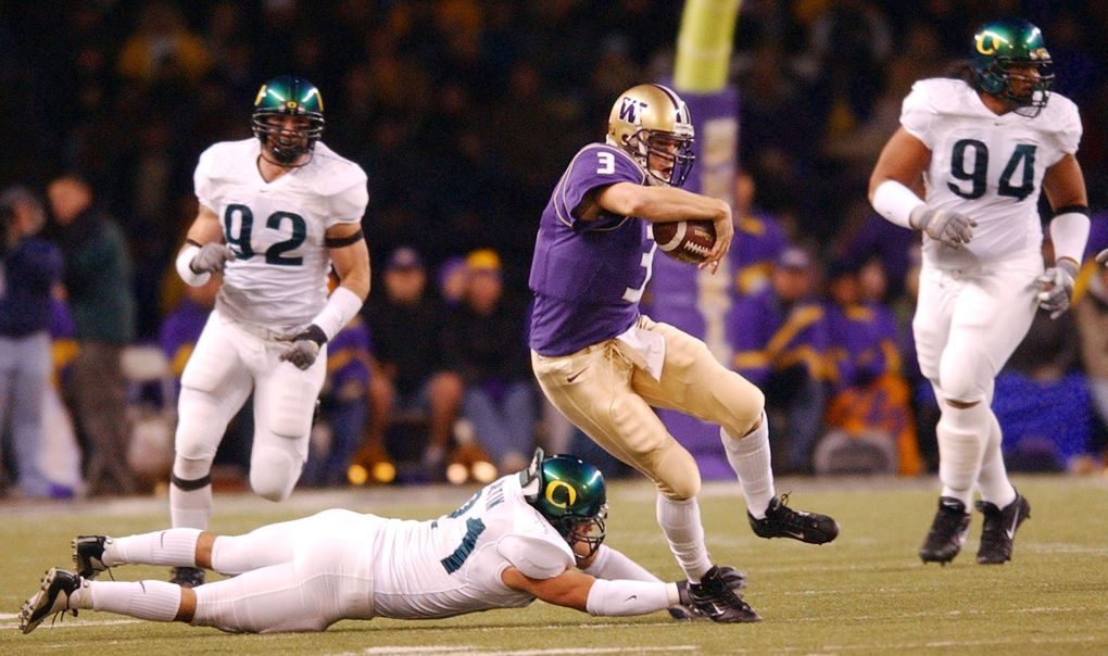 Former Washington quarterback Cody Pickett runs the ball in 2003. (AP Photo/Elaine Thompson)