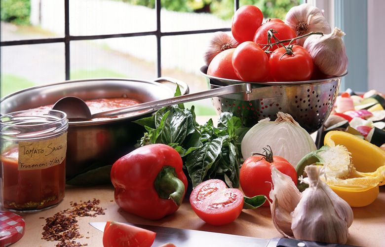 OLD CAPTION: Taste photo for Pacific. Kathy Casey story on getting organized in the kitchen to make food preparation time easier. : TASTE : TOSS IN A POT SAUCE : THINK BIG BATCHES OF HOMEMADE SAUCE FOR FAST GOURMET MEALS : A SAUCE OF FRESH TOMATOES AND HERBS IS EASY TO MAKE AHEAD AND FREEZE FOR FUTURE FAST MEALS.
