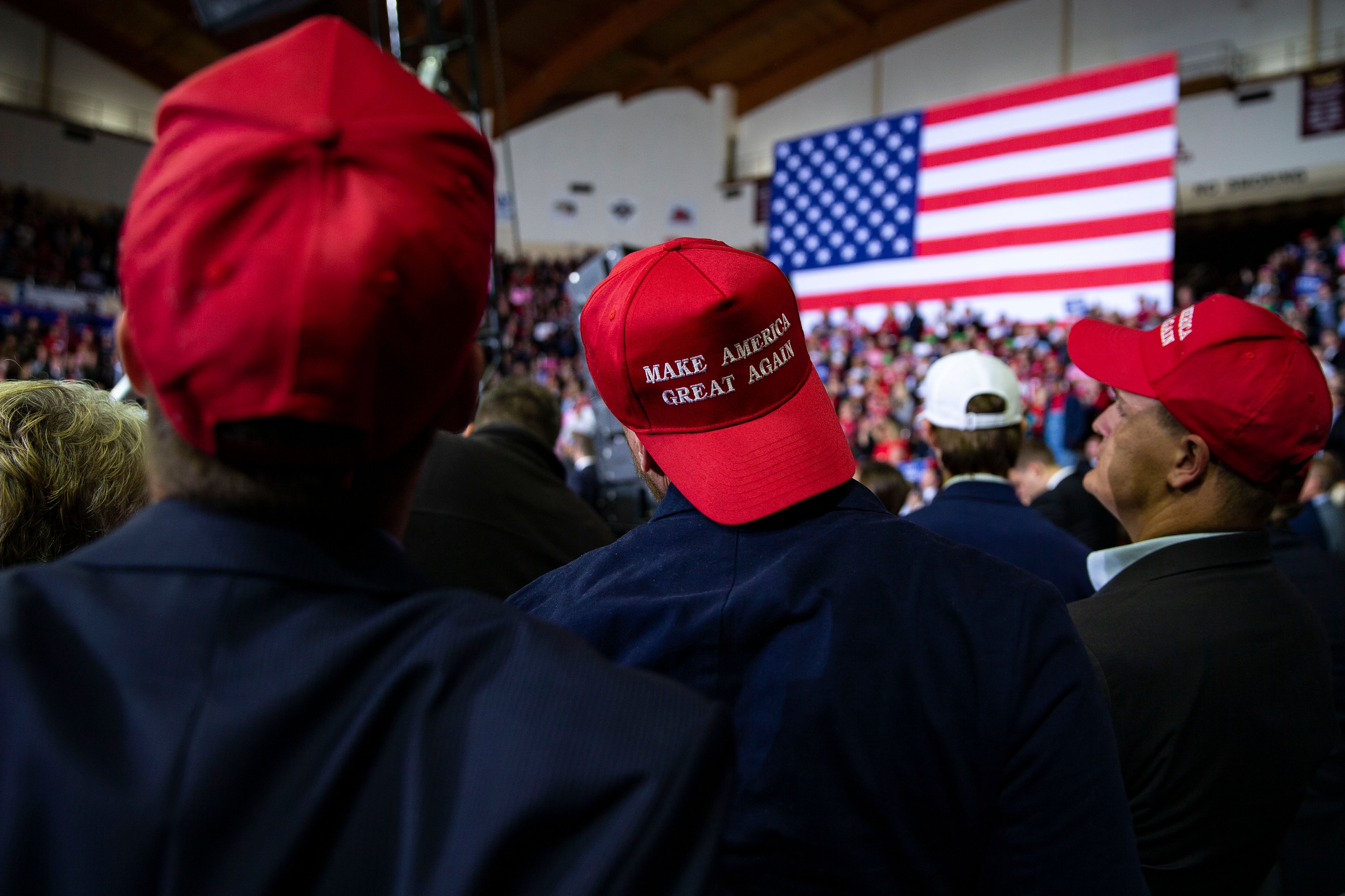 Trump red best sale baseball cap