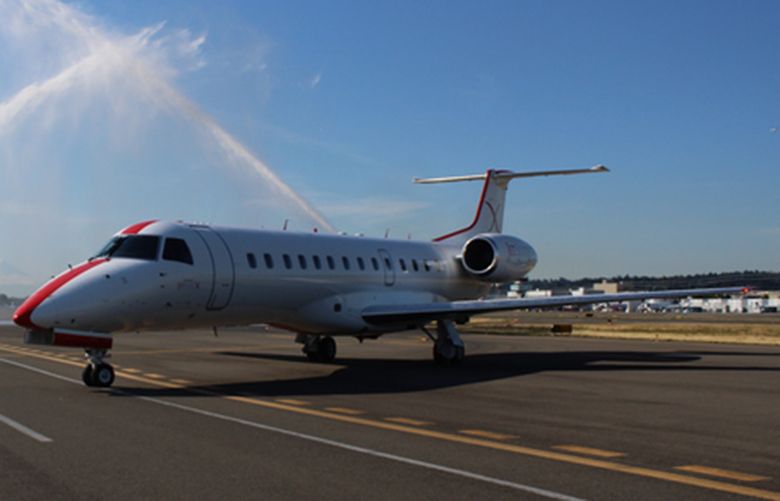 What it s like to fly from Seattle to Oakland in a semiprivate jet