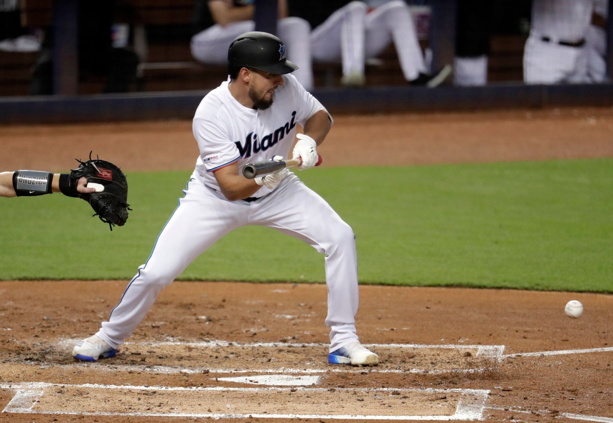 9th inning error gives Marlins 10-9 victory over Cards