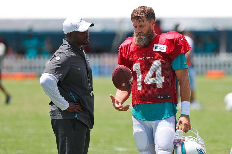 Dolphins coach: Ryan Fitzpatrick is front-runner in QB race