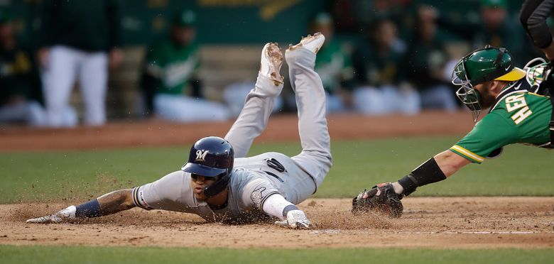 Yelich homers twice, Brewers beat Pirates 9-7