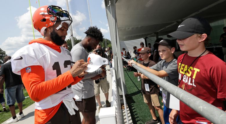 Odell Beckham Jr. Lays Out for Sideline Catch at Stadium Practice