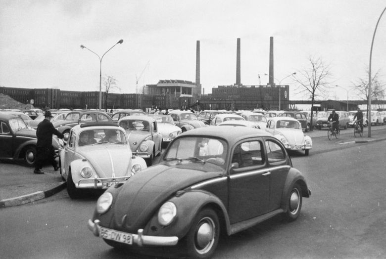 Volkswagen Beetle, Symbol of '60s Counterculture, Will Be Discontinued  Again - The New York Times