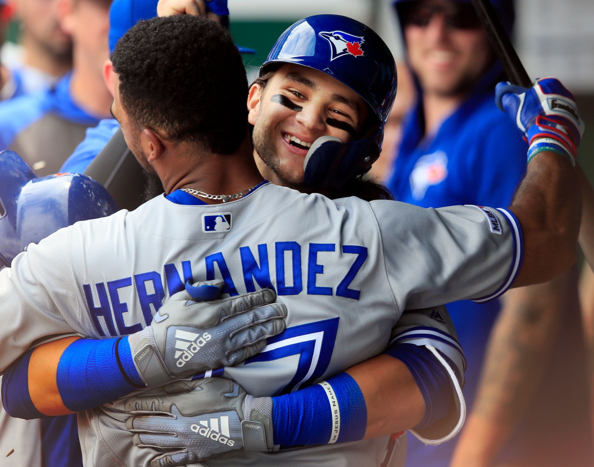 Blue Jays hold off Royals for three-game sweep