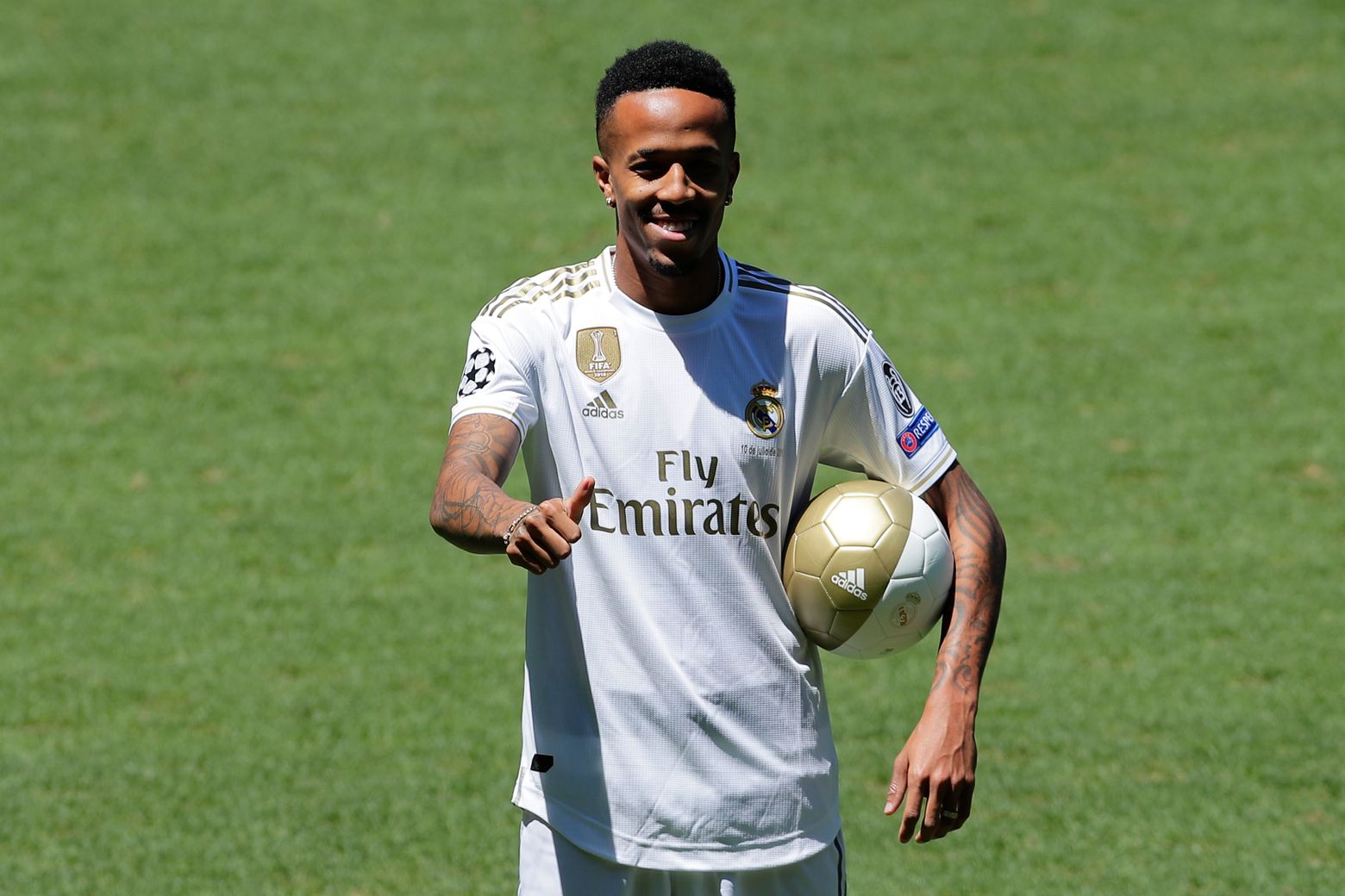 Consulaat bijeenkomst Wees tevreden Militao suffers dizzy spell after Real Madrid unveiling | The Seattle Times