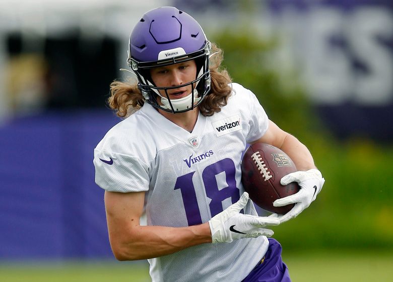 Minnesota Vikings wide receiver Chad Beebe (12) runs up field during the  first half of an