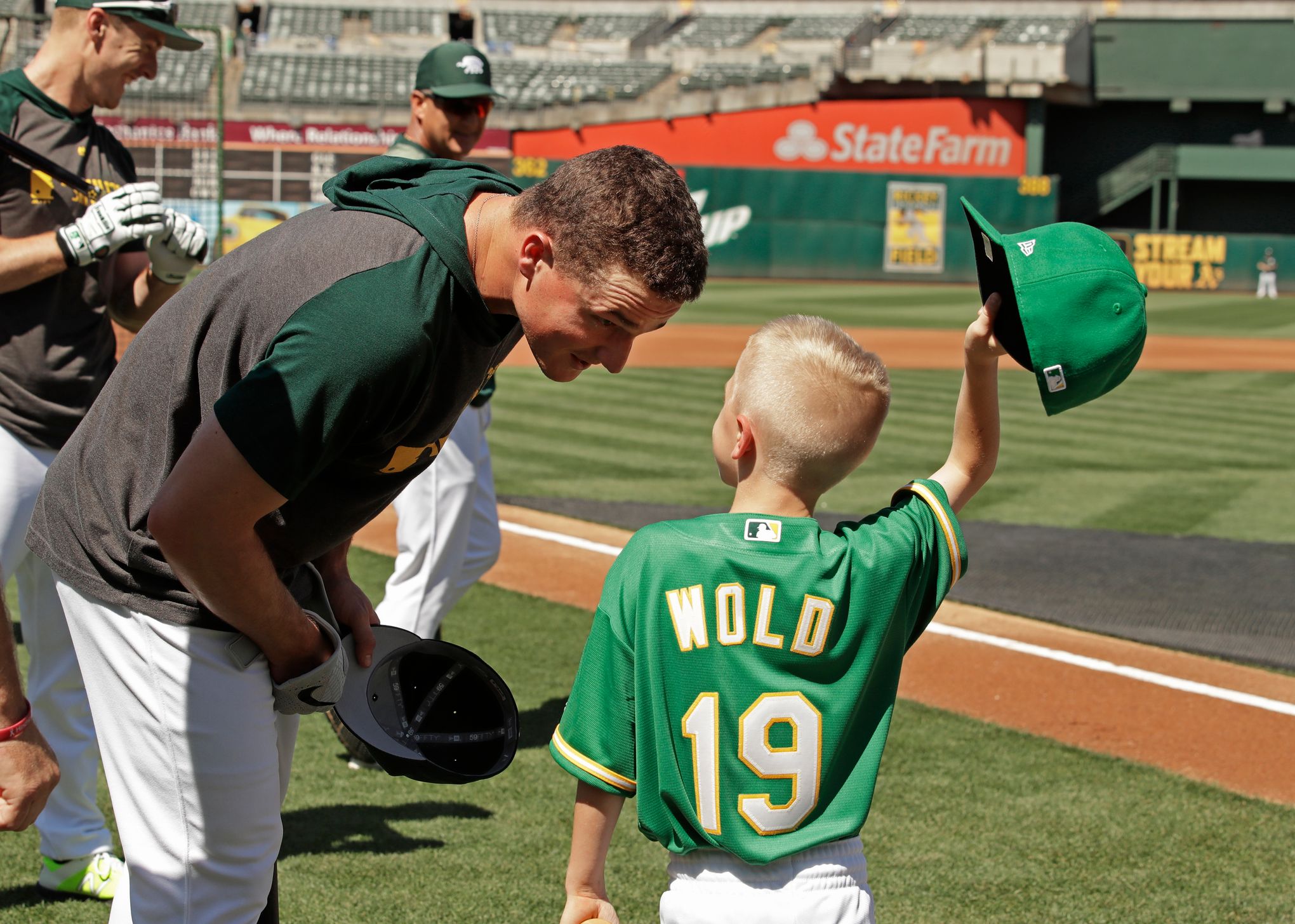 A's Khris Davis homers after meeting Make-A-Wish kid