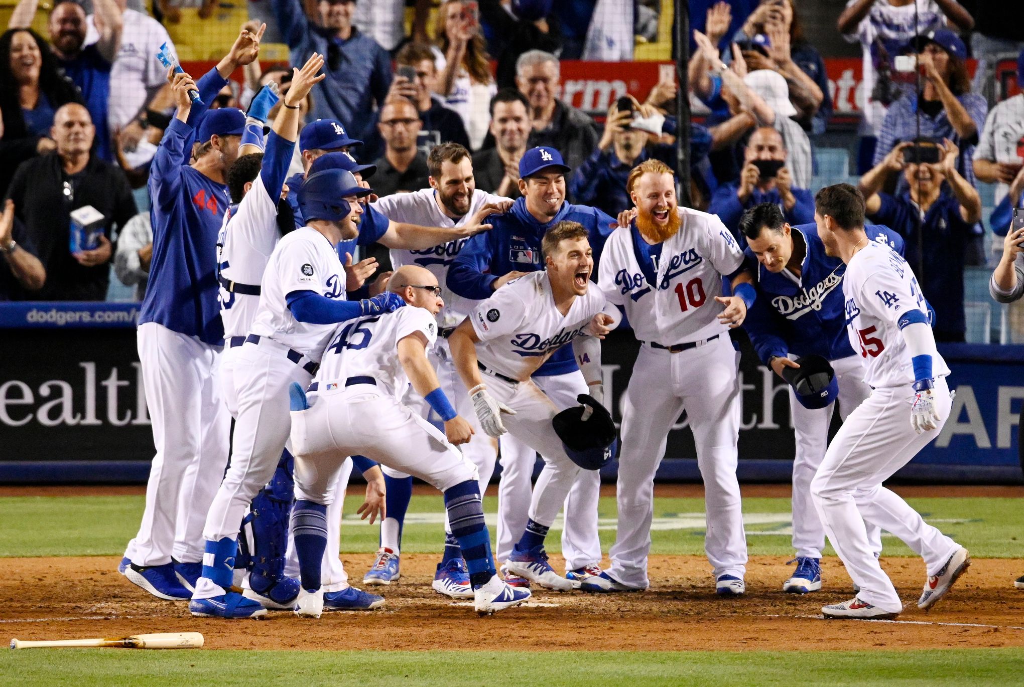 Buehler takes no-hitter into 8th, Dodgers beat D-backs 9-3