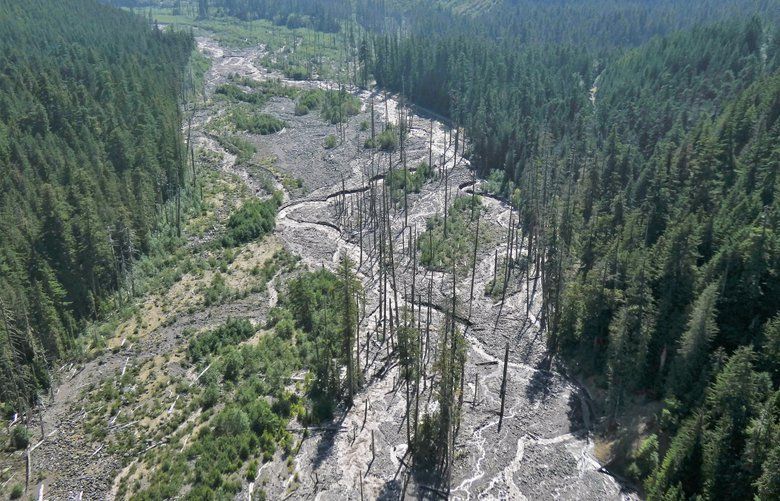 Massive boulders, floodwater rush down Mount Rainier after glacial ...