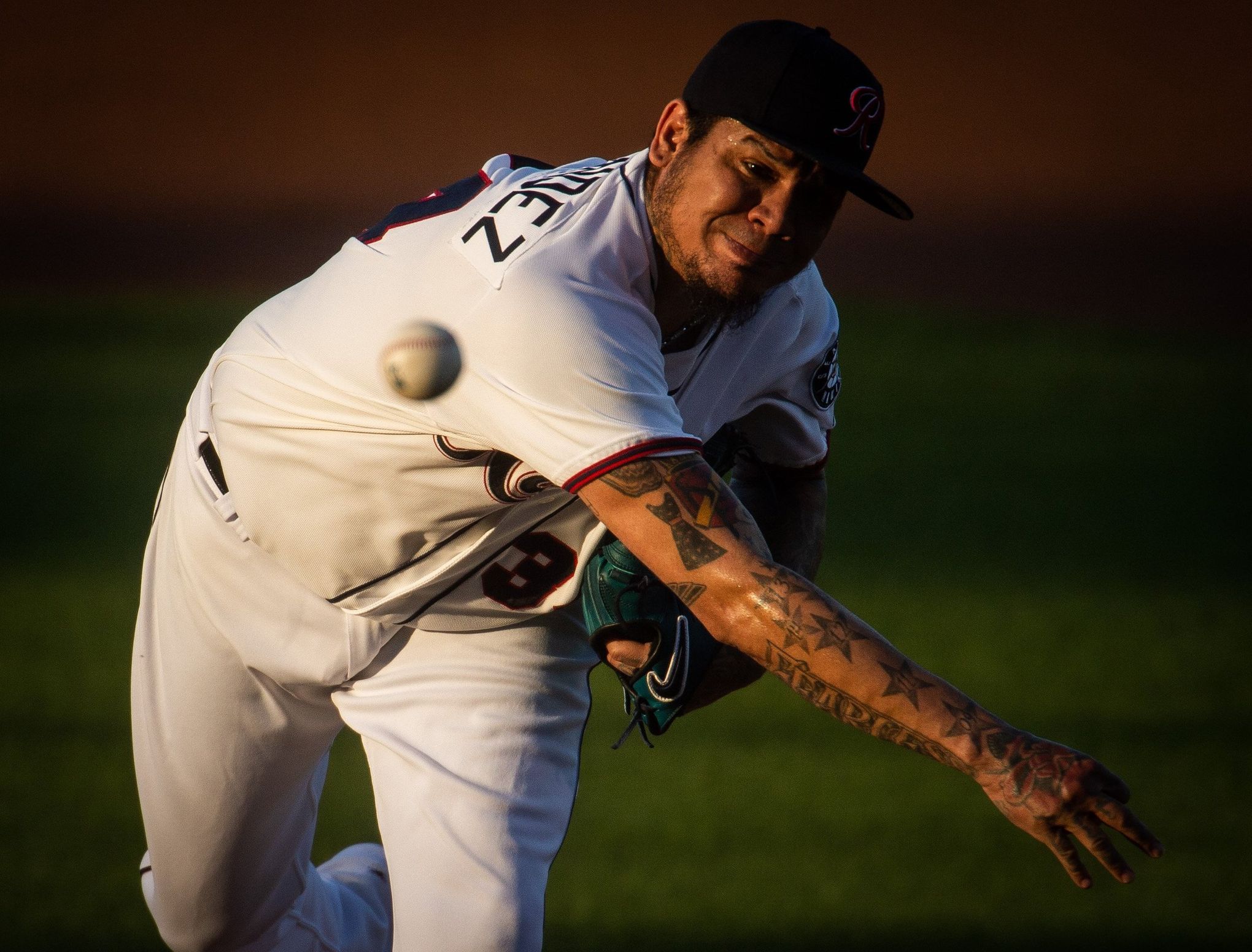 Should the Mariners trade Felix Hernandez? 