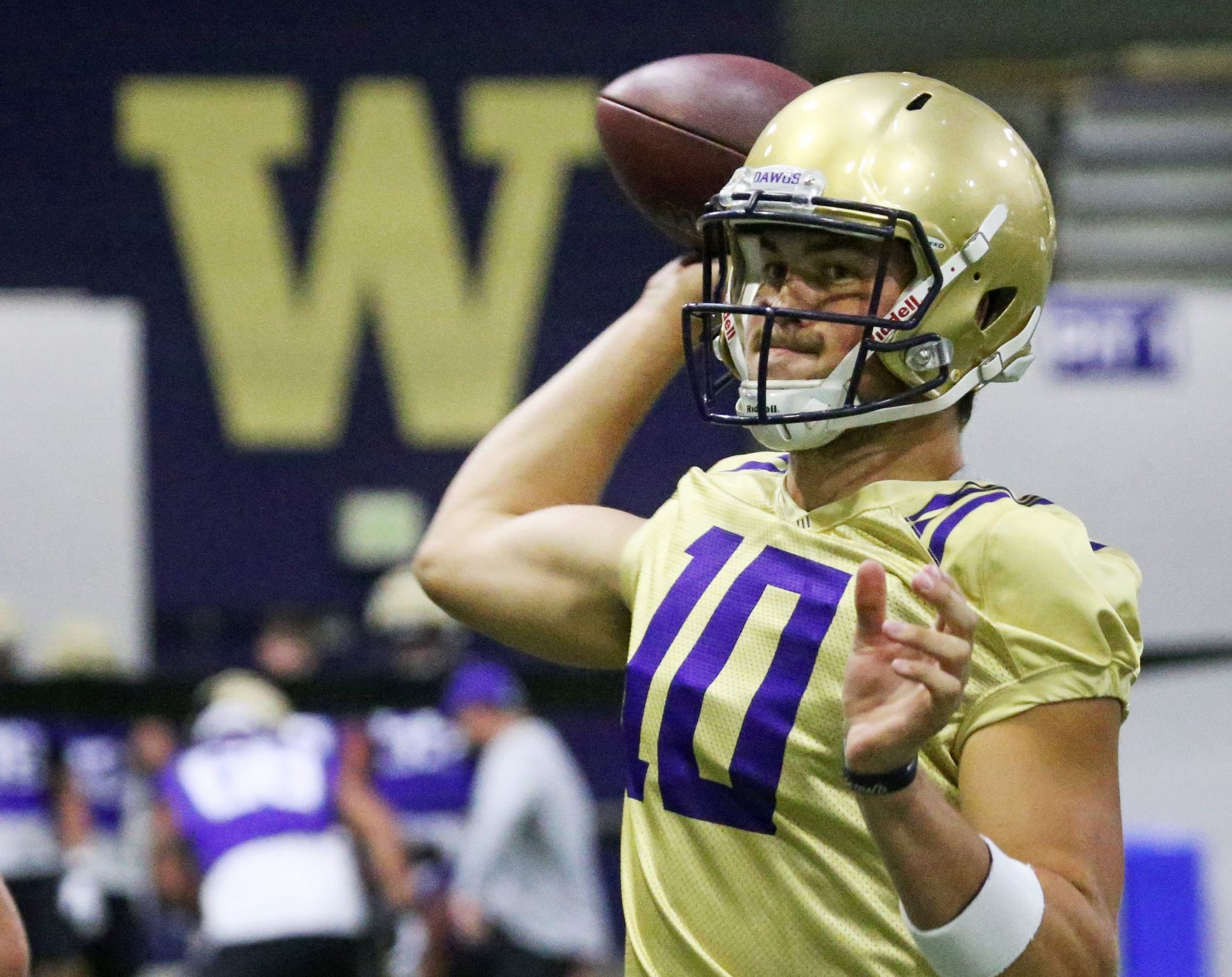 Jacob Eason wins Gatorade National Football Player of the Year, recommits  to Georgia