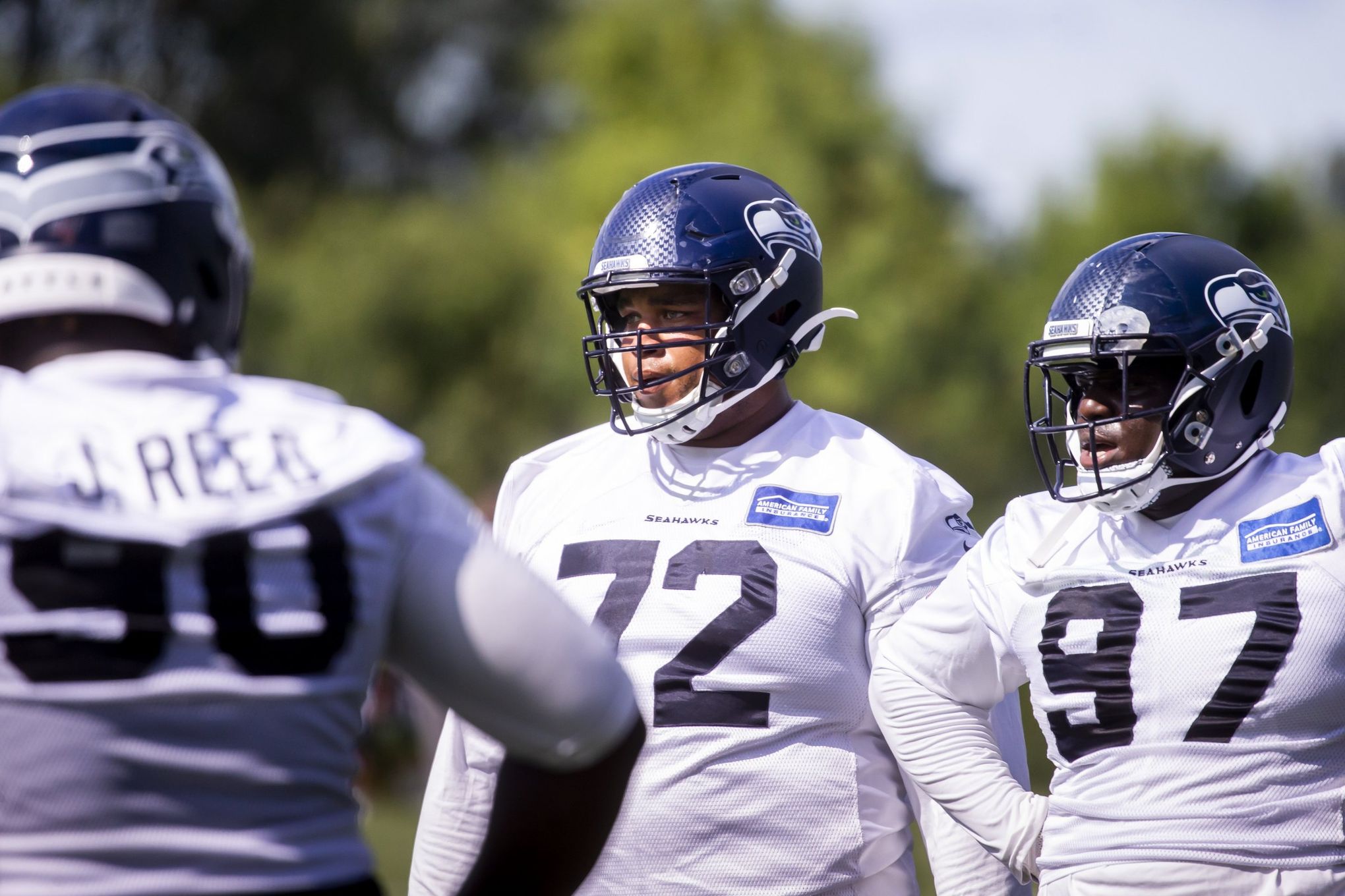 Defensive tackle Al Woods re-signing with Seahawks