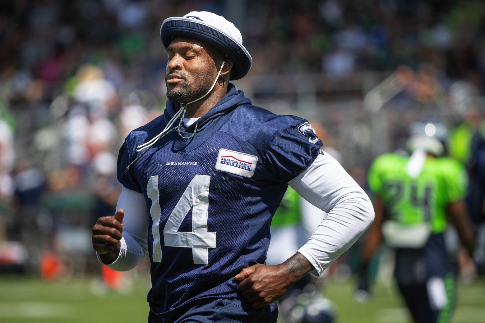 Seattle Seahawks' Jacob Hollister gets ready to toss a ball back at an NFL  football training camp Thursday, Aug. 1, 2019, in Renton, Wash. (AP  Photo/Elaine Thompson Stock Photo - Alamy