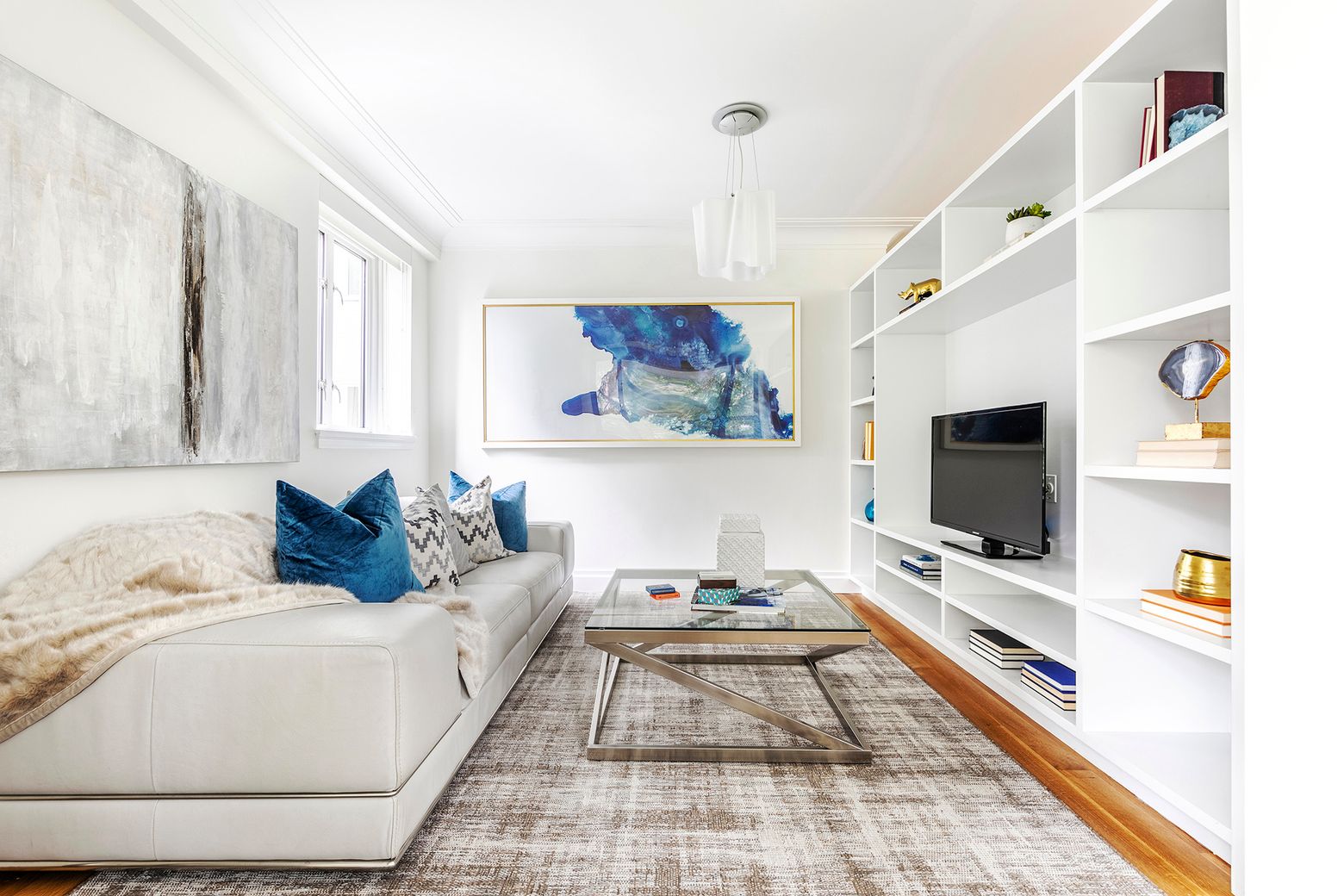 How to pair blue with white in your living space | The Seattle Times, image size:1560x1040