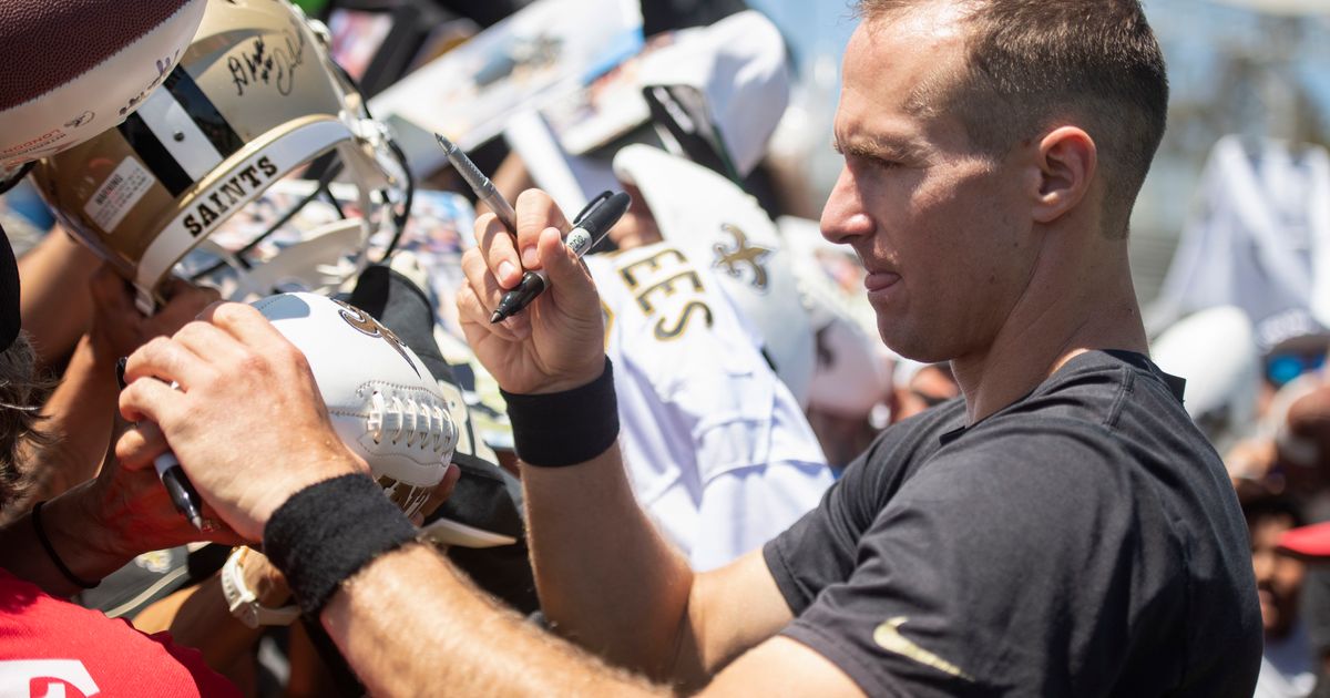 Drew Brees' jersey burned by Saints fans after his comments on