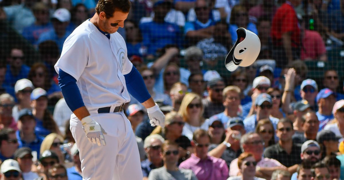 Anthony Rizzo leaves the Cubs game Saturday with back tightness