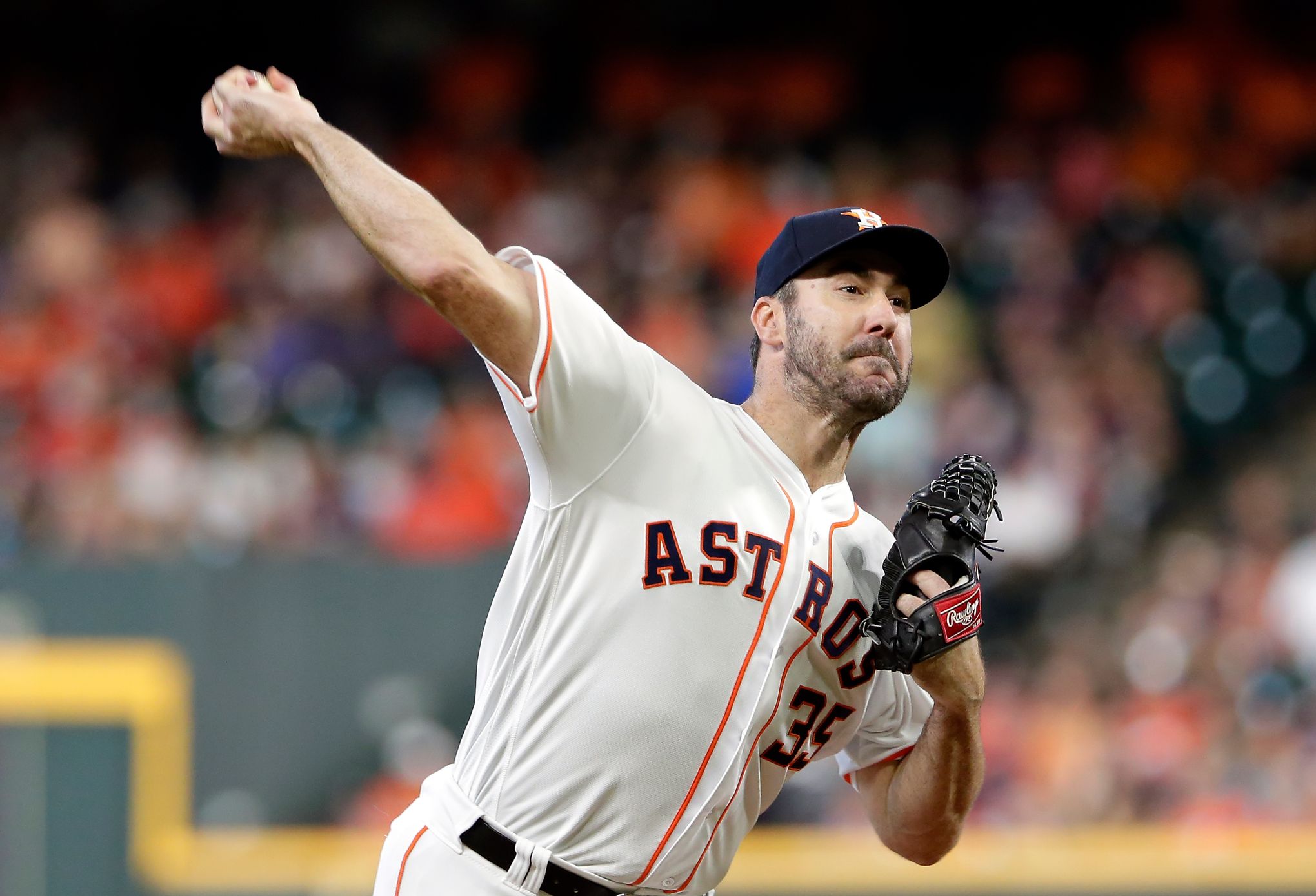 Verlander pitches 7 innings in Astros' loss to Yankees