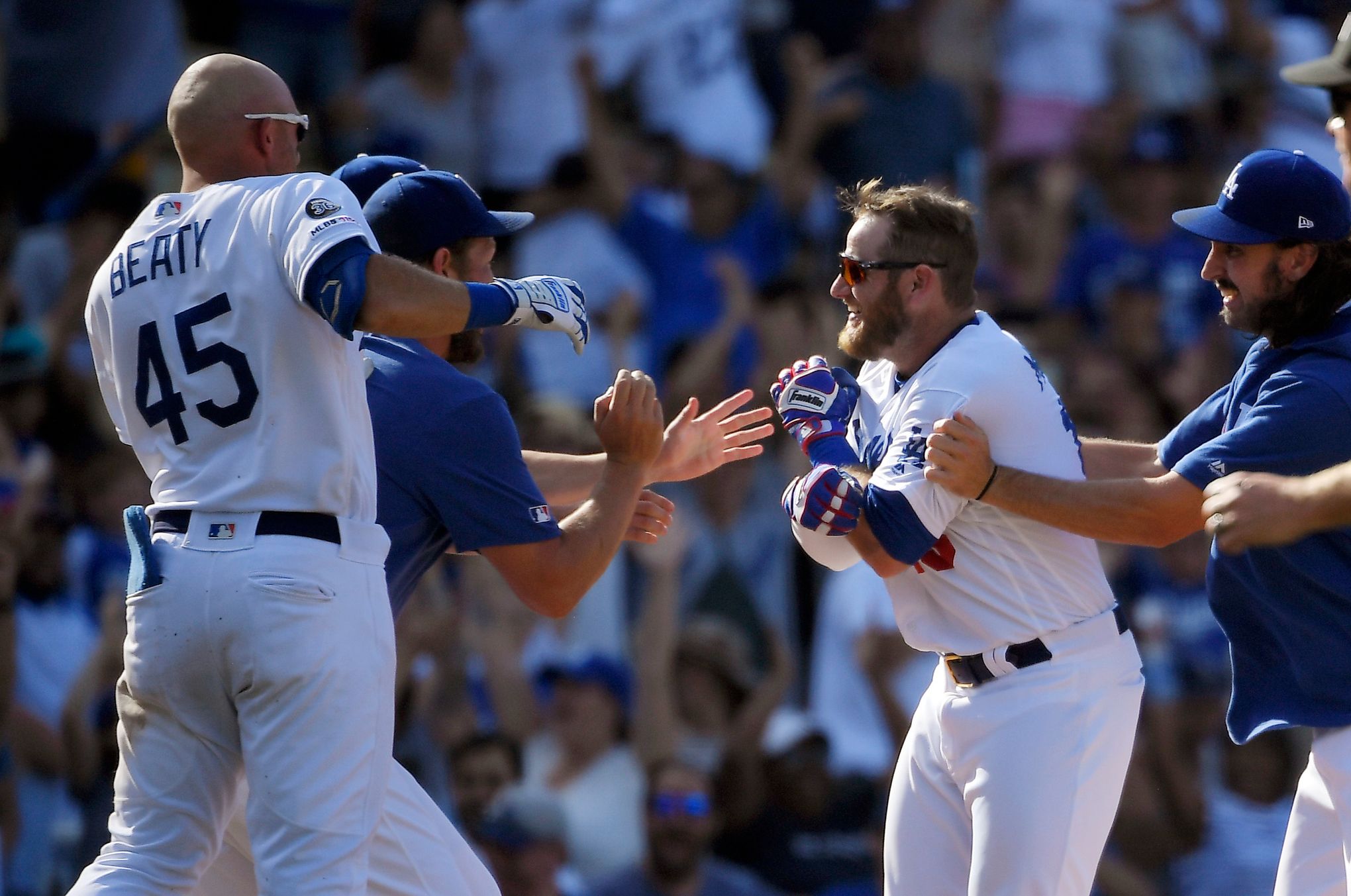 Max Muncy injury: Dodgers 1B out of NL wild card game, dislocated