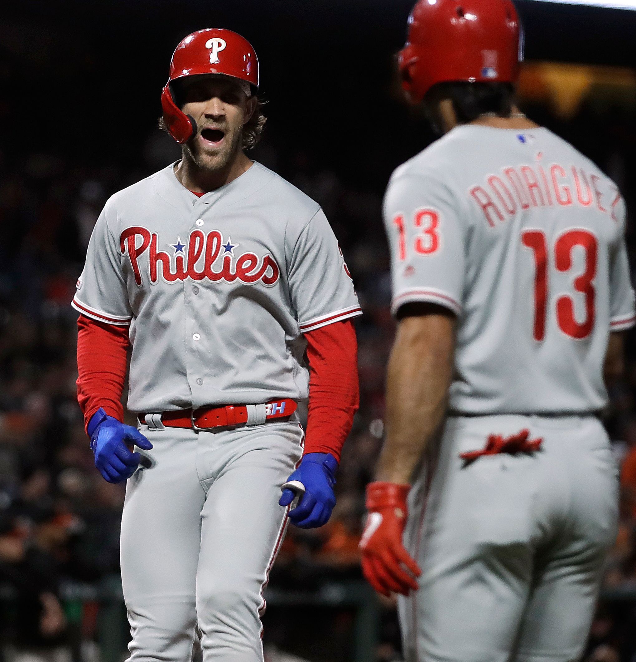 Bryce Harper hits inside-the-park homer in Phillies' win over Giants