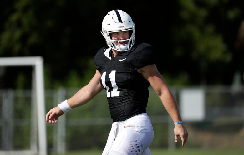 Freshman Shane Buechele inserts himself into Texas QB race