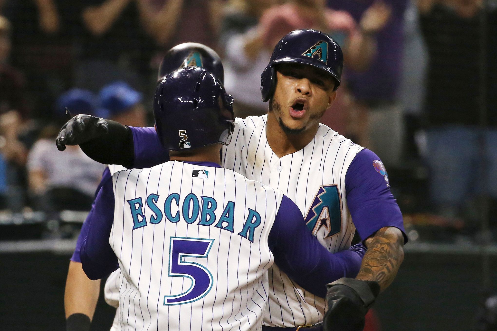 Escobar hits 30th HR, Diamondbacks rout Dodgers 11-5