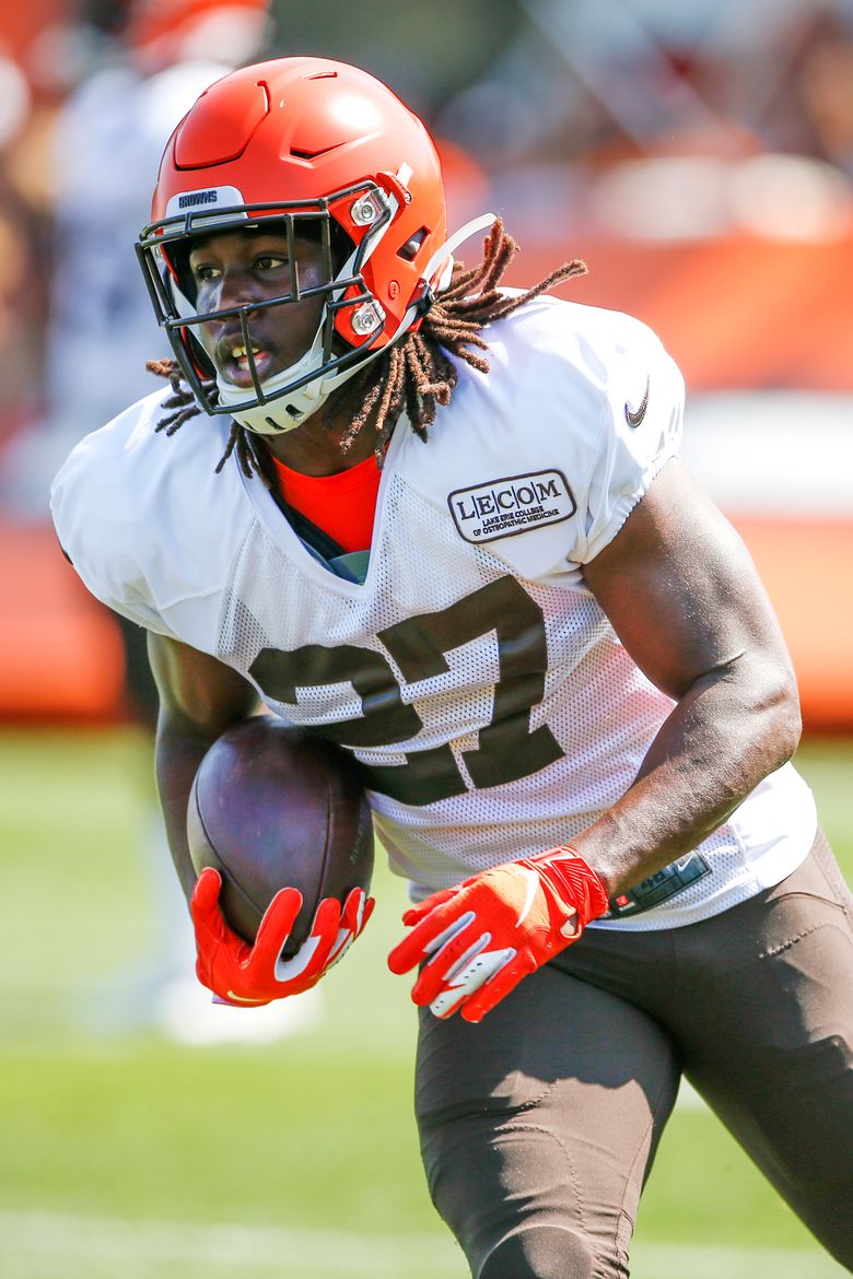 Cleveland Browns running back Kareem Hunt jogs off the field