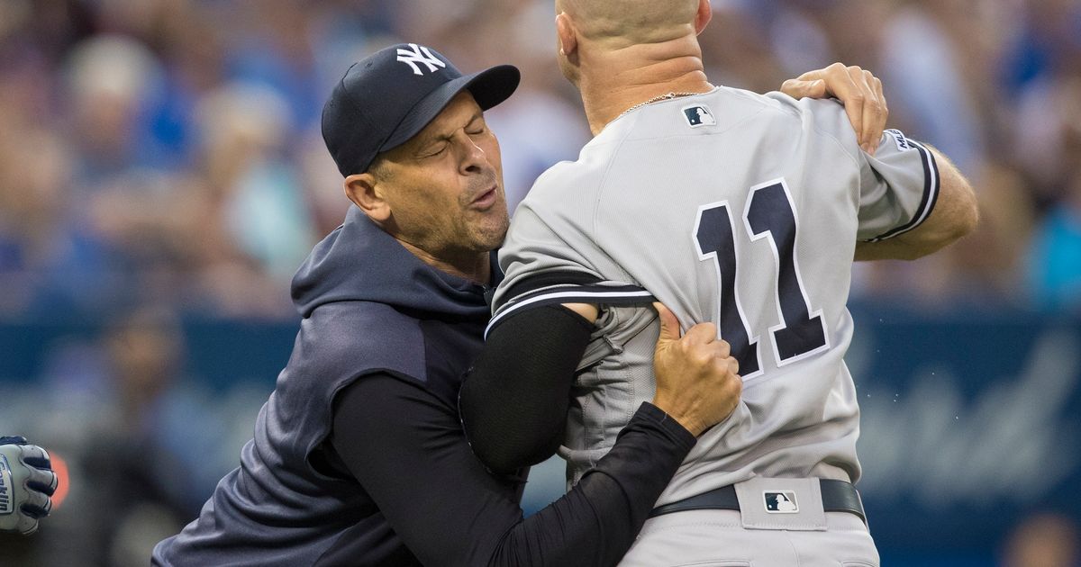 Yankees OF Brett Gardner restrained from going after umpire