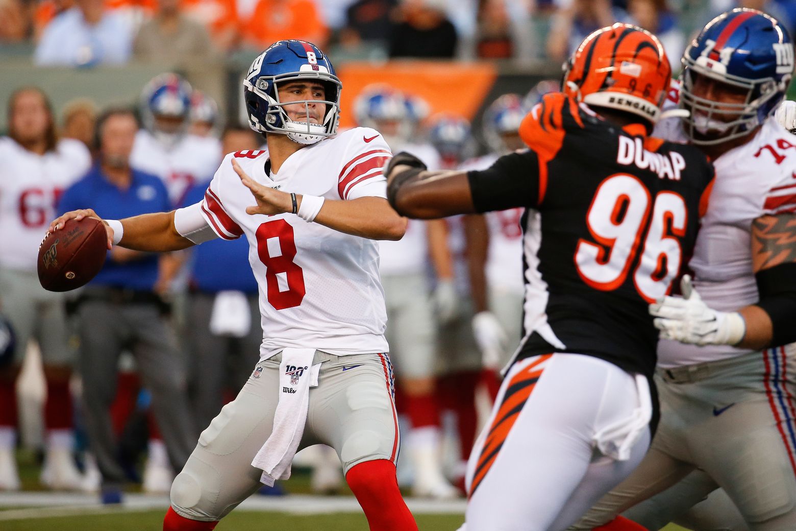 Jones leads TD drive in Giants' 25-23 win over Bengals