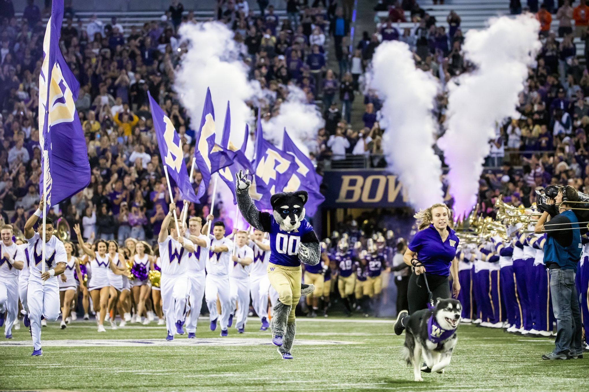 Washington Huskies finally get a win with 52-3 romp over Arkansas