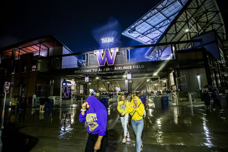 Lightning storm sends Cal-Washington football game into lengthy delay