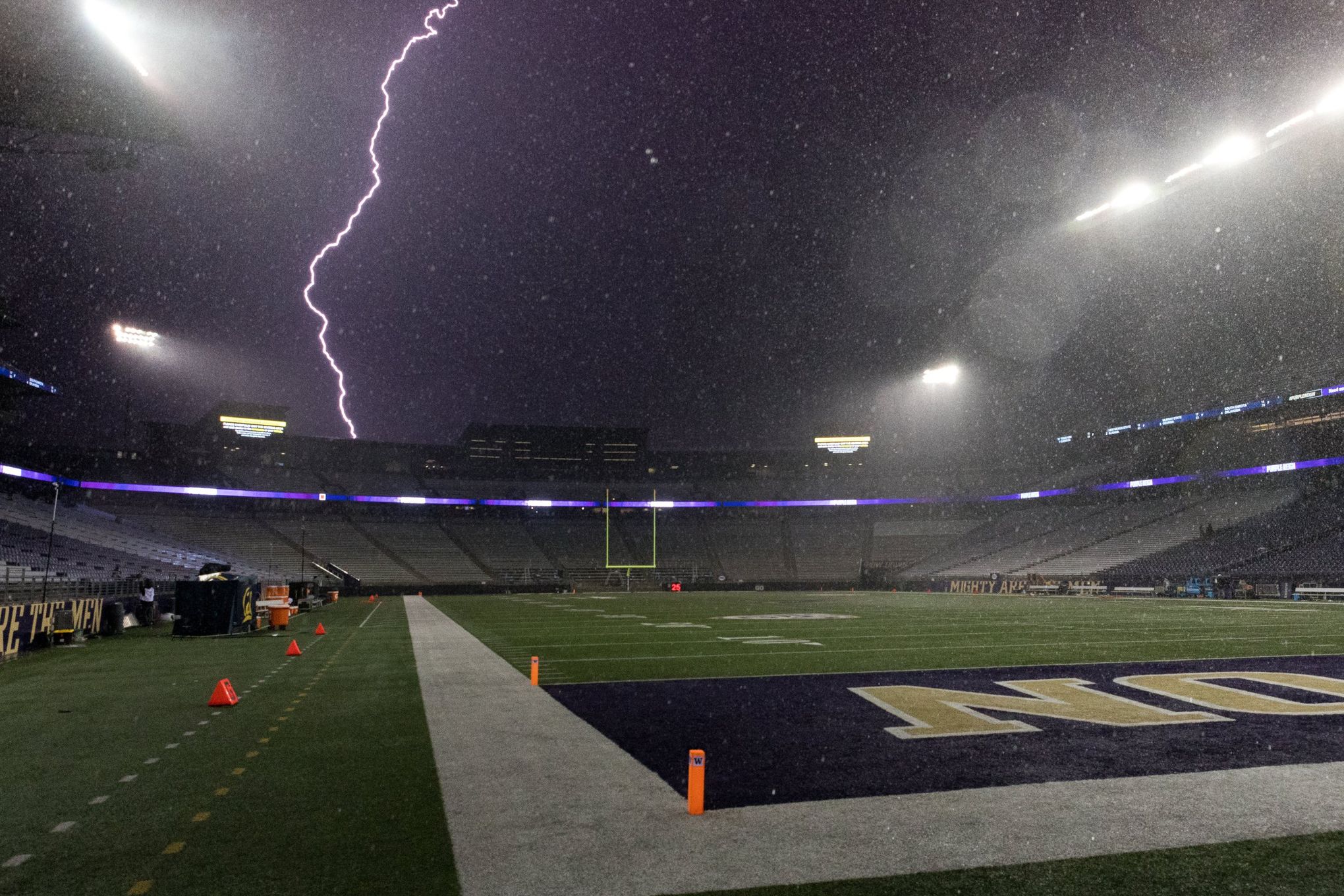 Storm, lightning delays start of exhibition between Washington