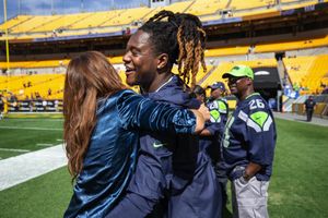 Seahawks-Steelers GameCenter: Live updates, how to watch, stream Seattle's  road test in Pittsburgh