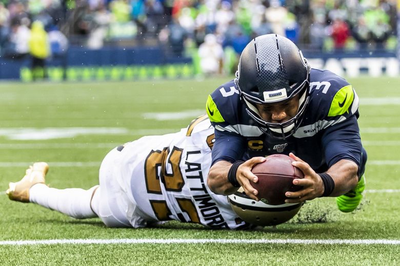 Russell Wilson rushes for a 3-yard touchdown