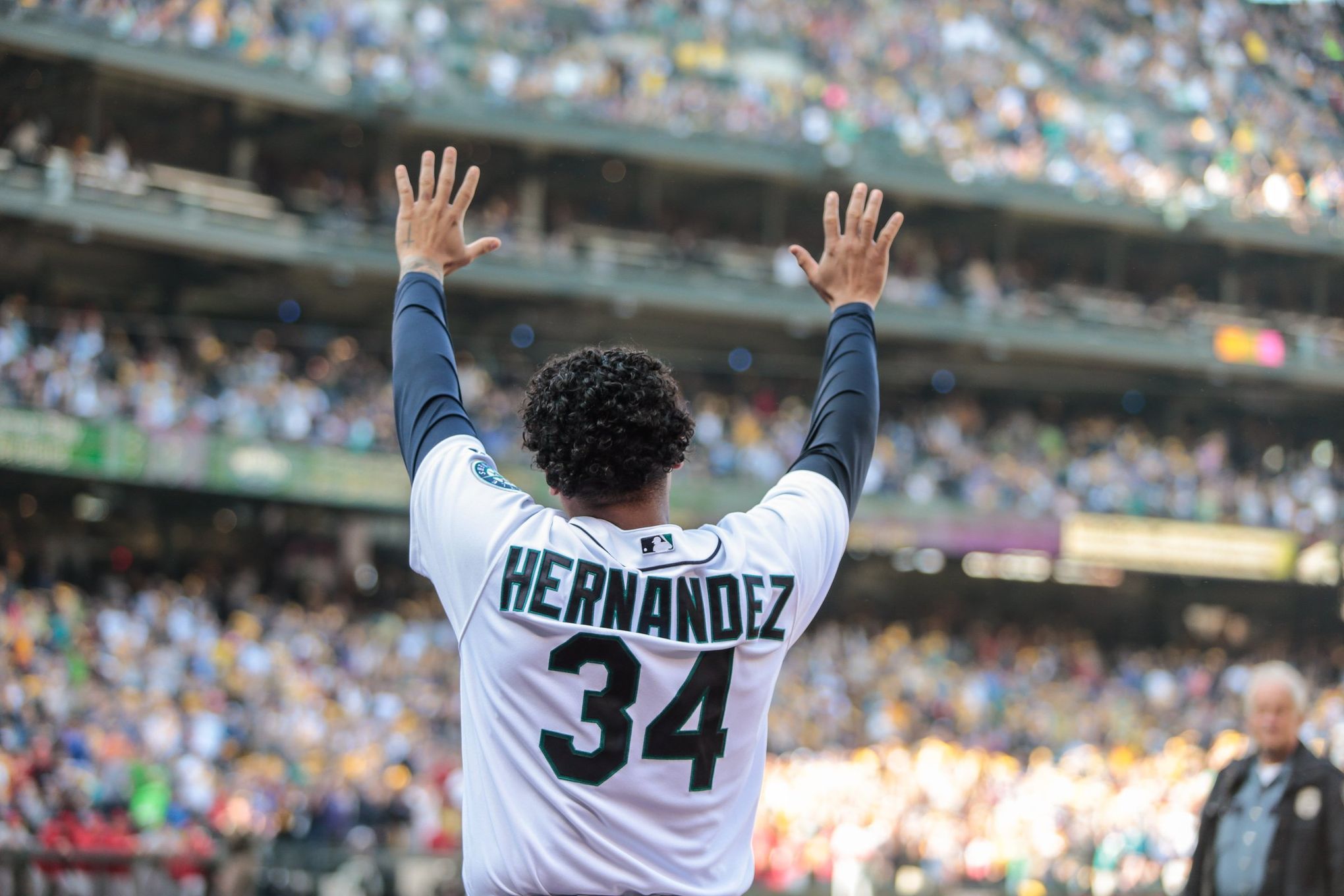 It's a deal: Mariners give Hernandez a King's ransom