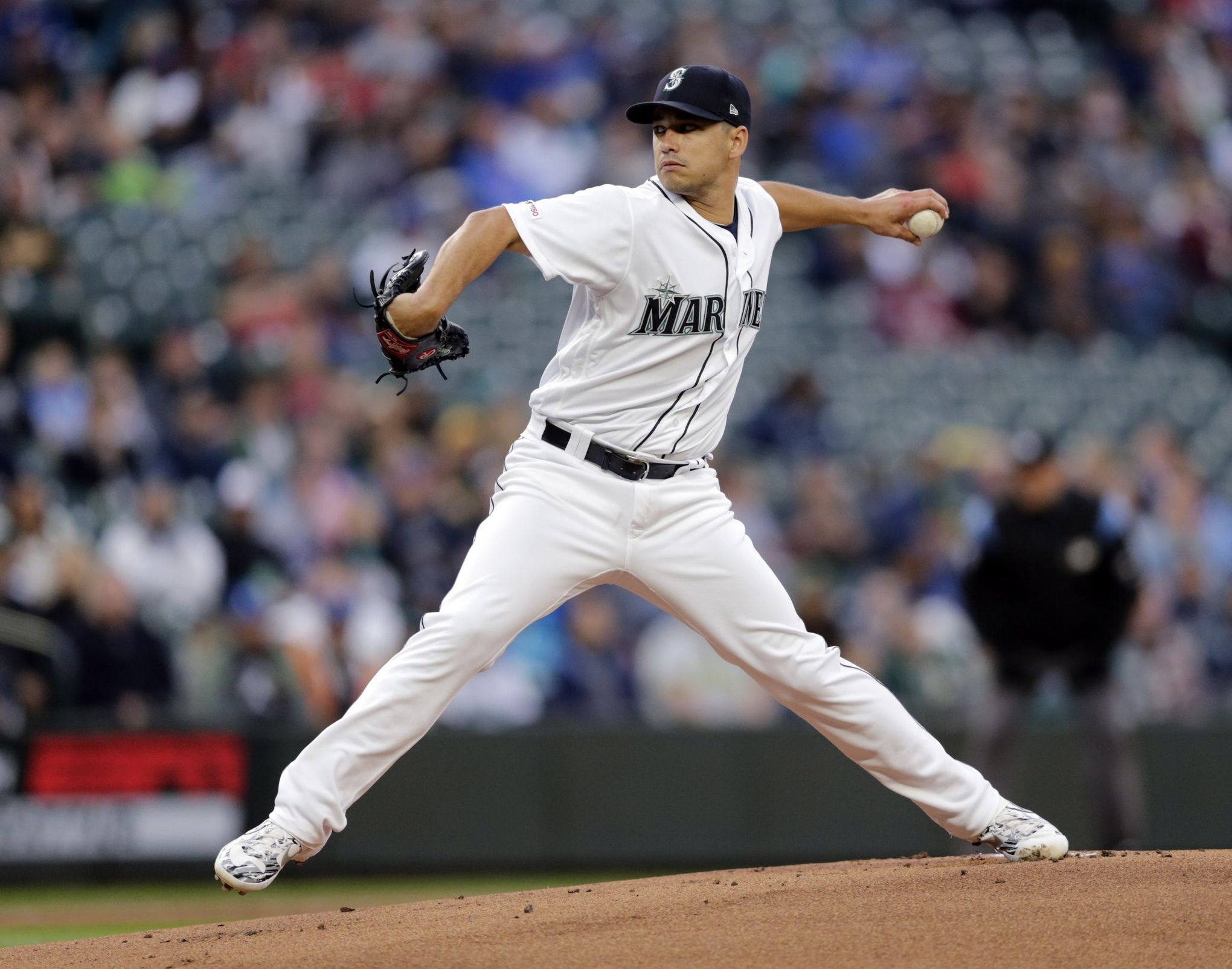 Marco Gonzales pitches gem in Seattle Mariners' home opener