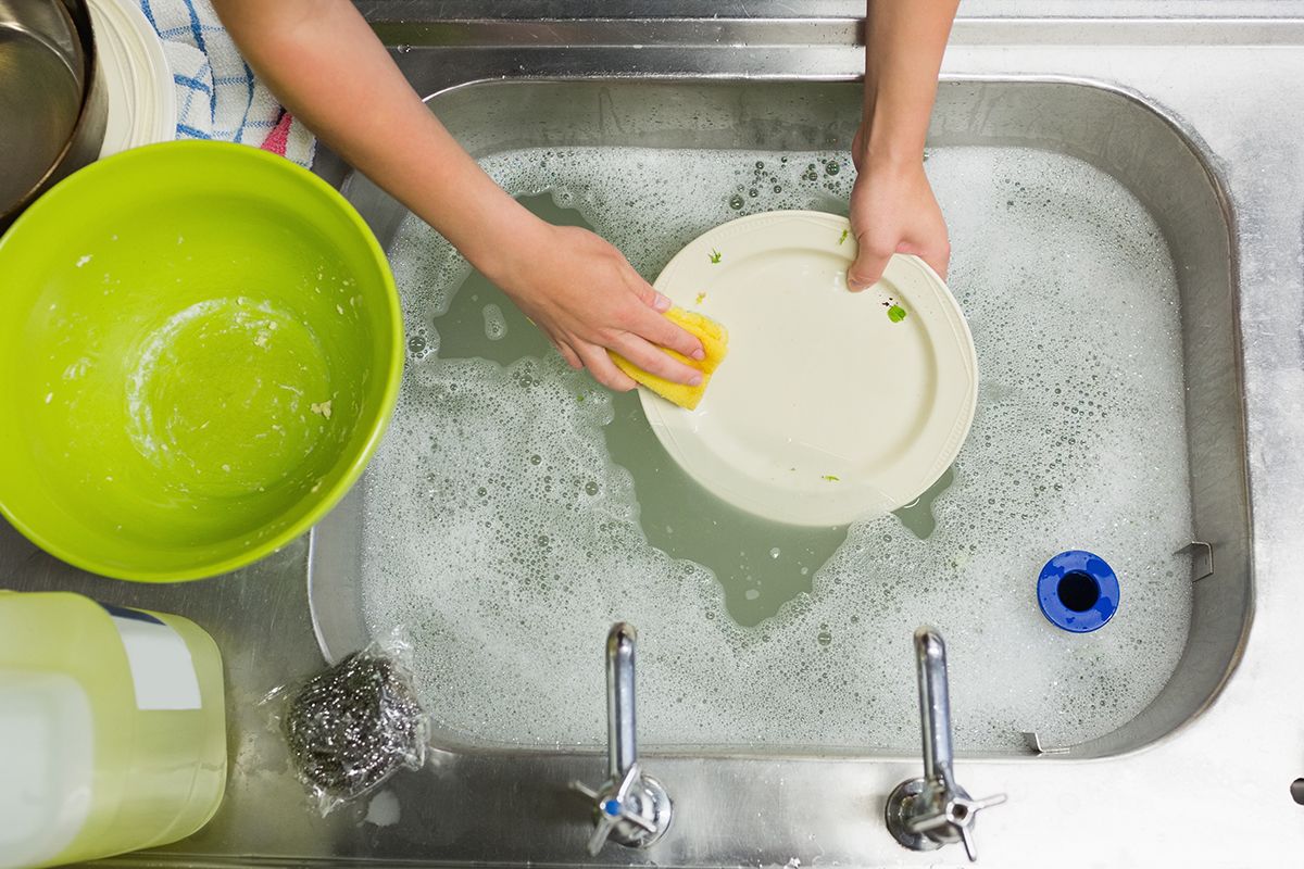 Правильное мытье посуды. Миска чтобы вода не портилась. Как мыть посуду в холодной воде.