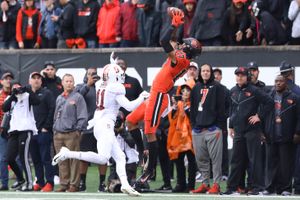 Stanford's Davis Mills throws 3 touchdown passes, catches 1 as Cardinal  edge Oregon State, 31-28: Game at a glance 