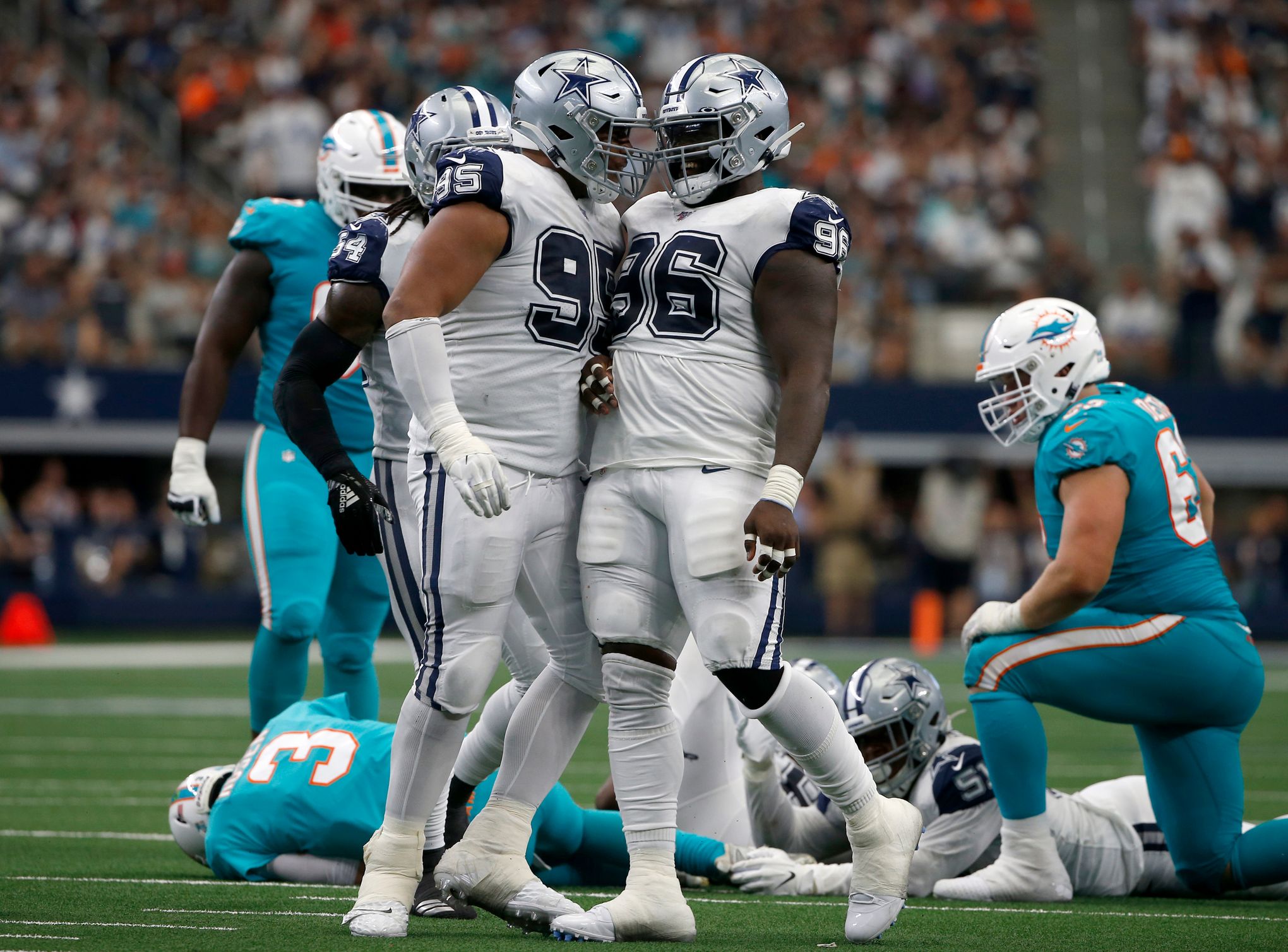 Rookie Michael Deiter Seamlessly Slides Into Left Tackle