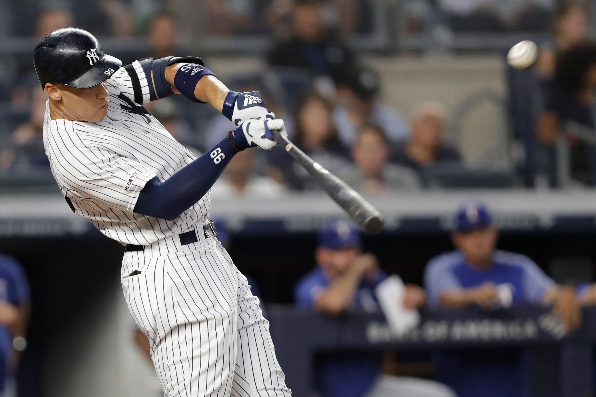 Gleyber Torres becomes youngest Yankee to hit a walk-off HR in win
