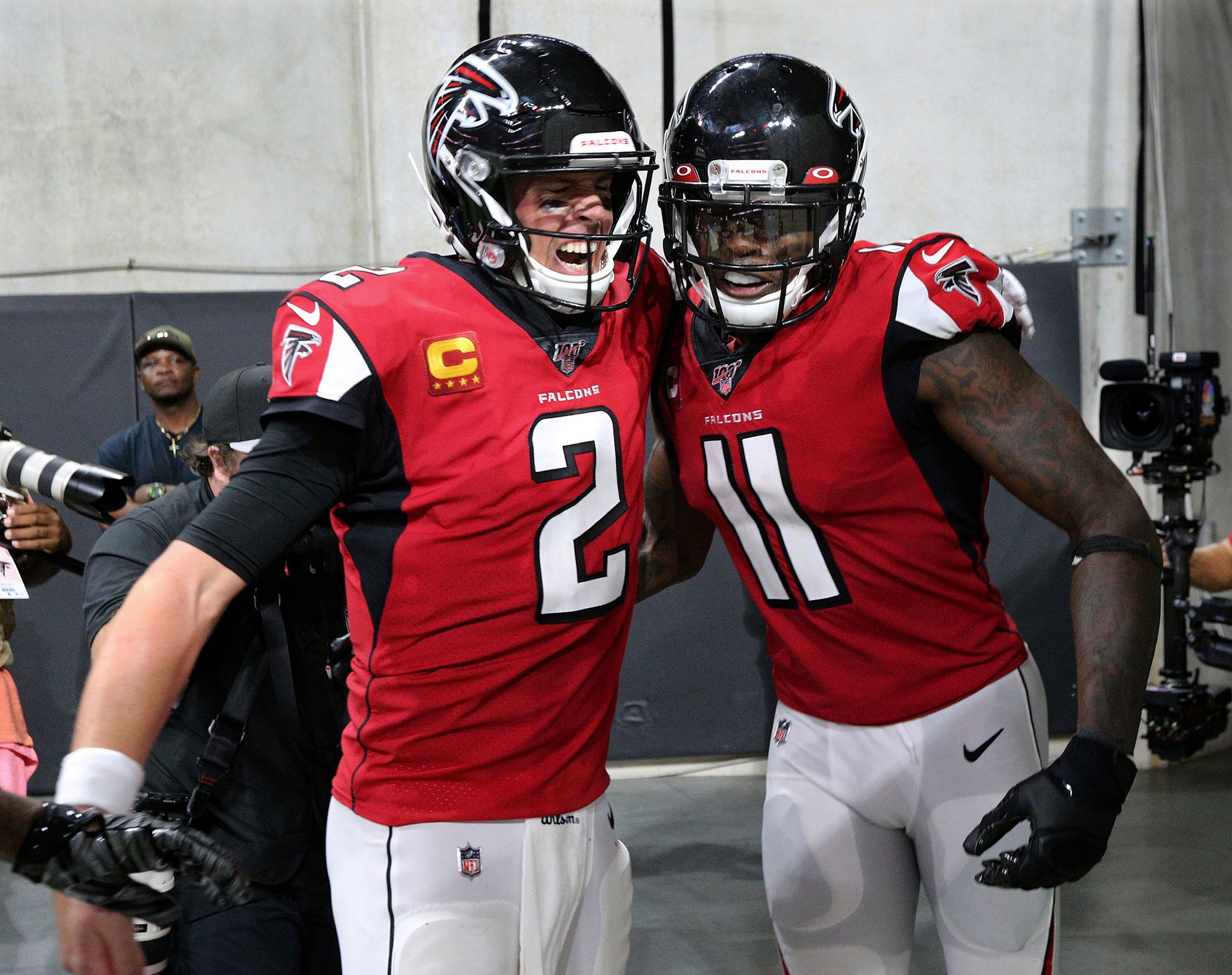 Atlanta Falcons' Julio Jones (11) celebrates his touchdown over