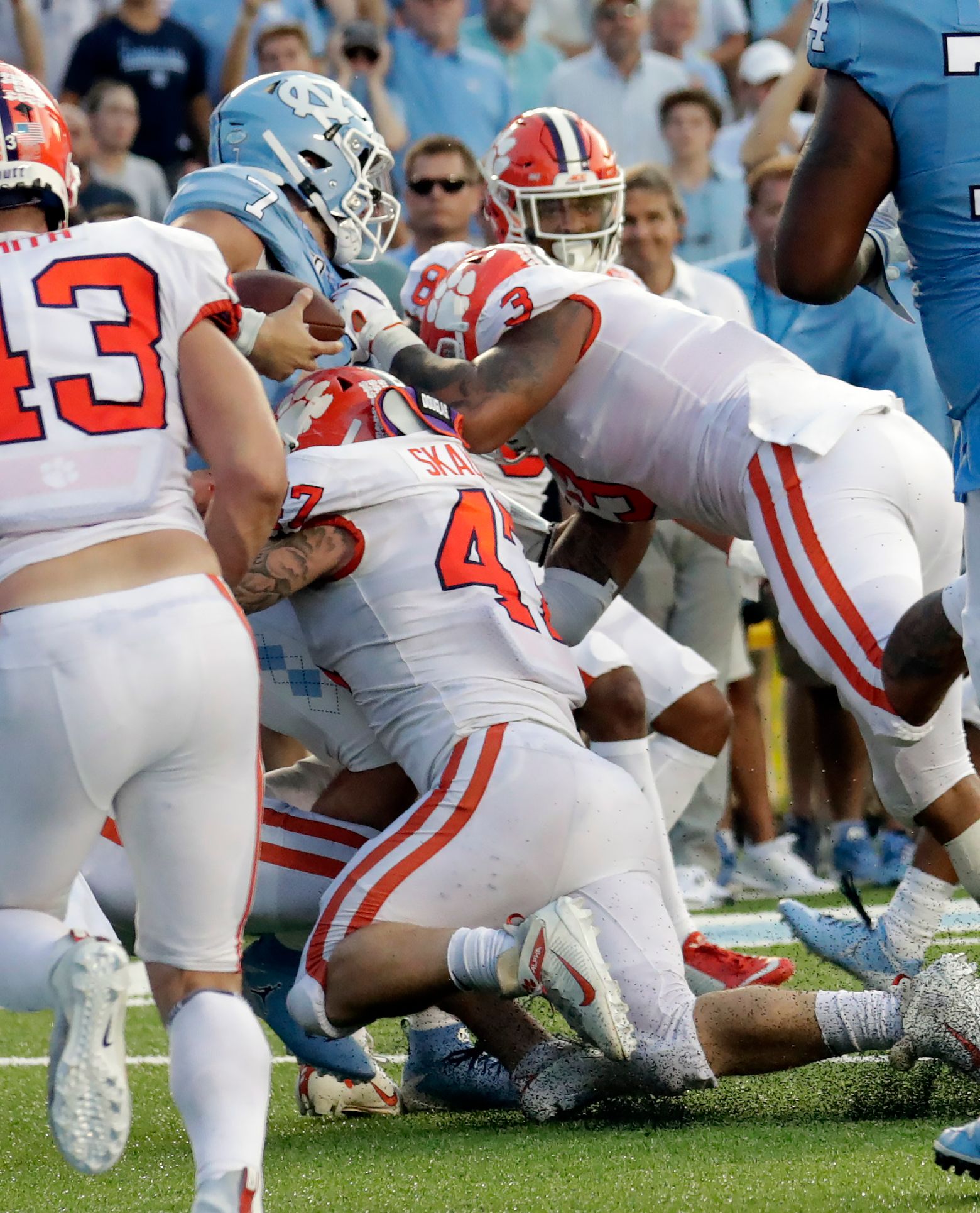 No. 1 Clemson stops 2-point conversion, beats North Carolina